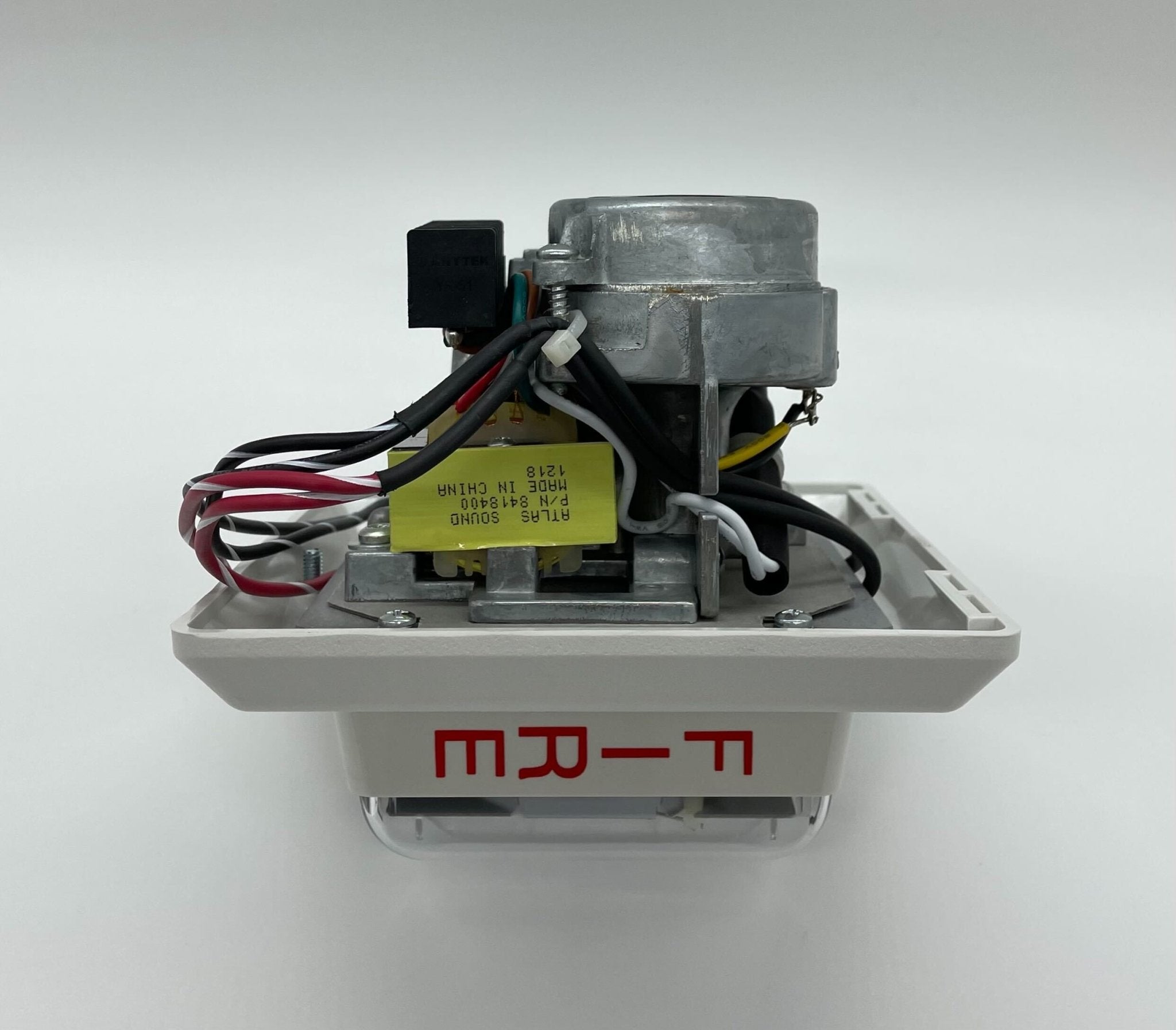 Edwards 757-8A-RS70W speaker strobes with bright warning light and mounting hardware, designed for fire alarm systems.