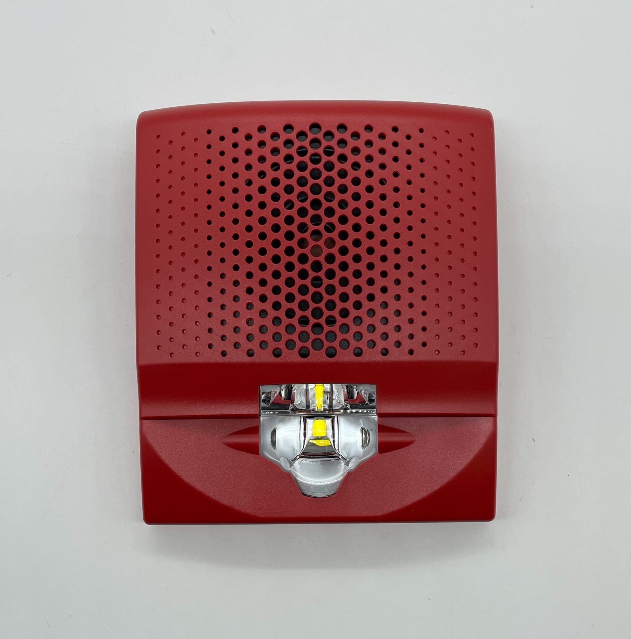 Edwards G4AVRN horn strobe alarm with bright visual alert and loud sound, mounted on wall for safety signaling.