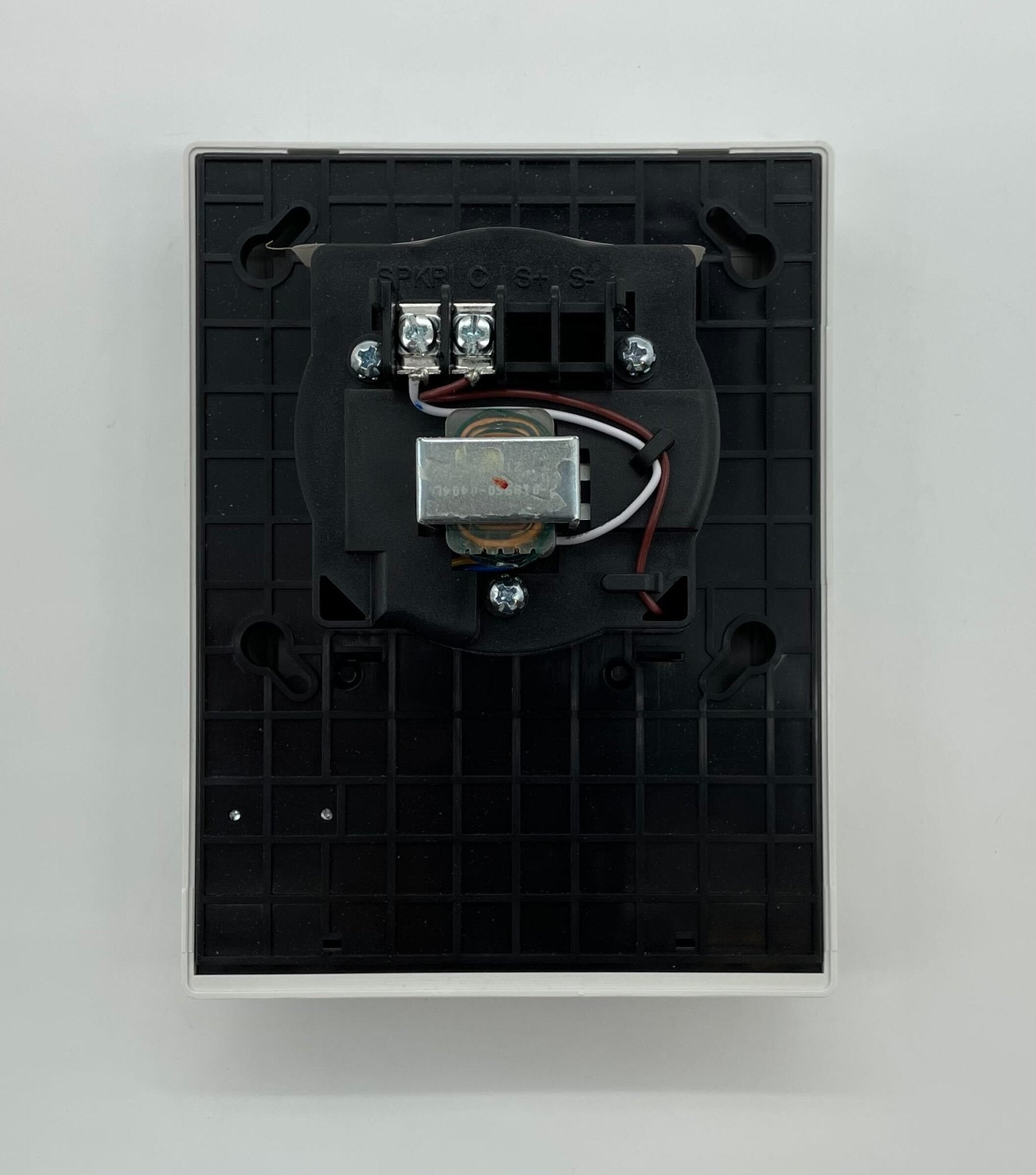 Edwards G4HFWN-S7 speaker with black enclosure and grille, designed for professional sound reinforcement.