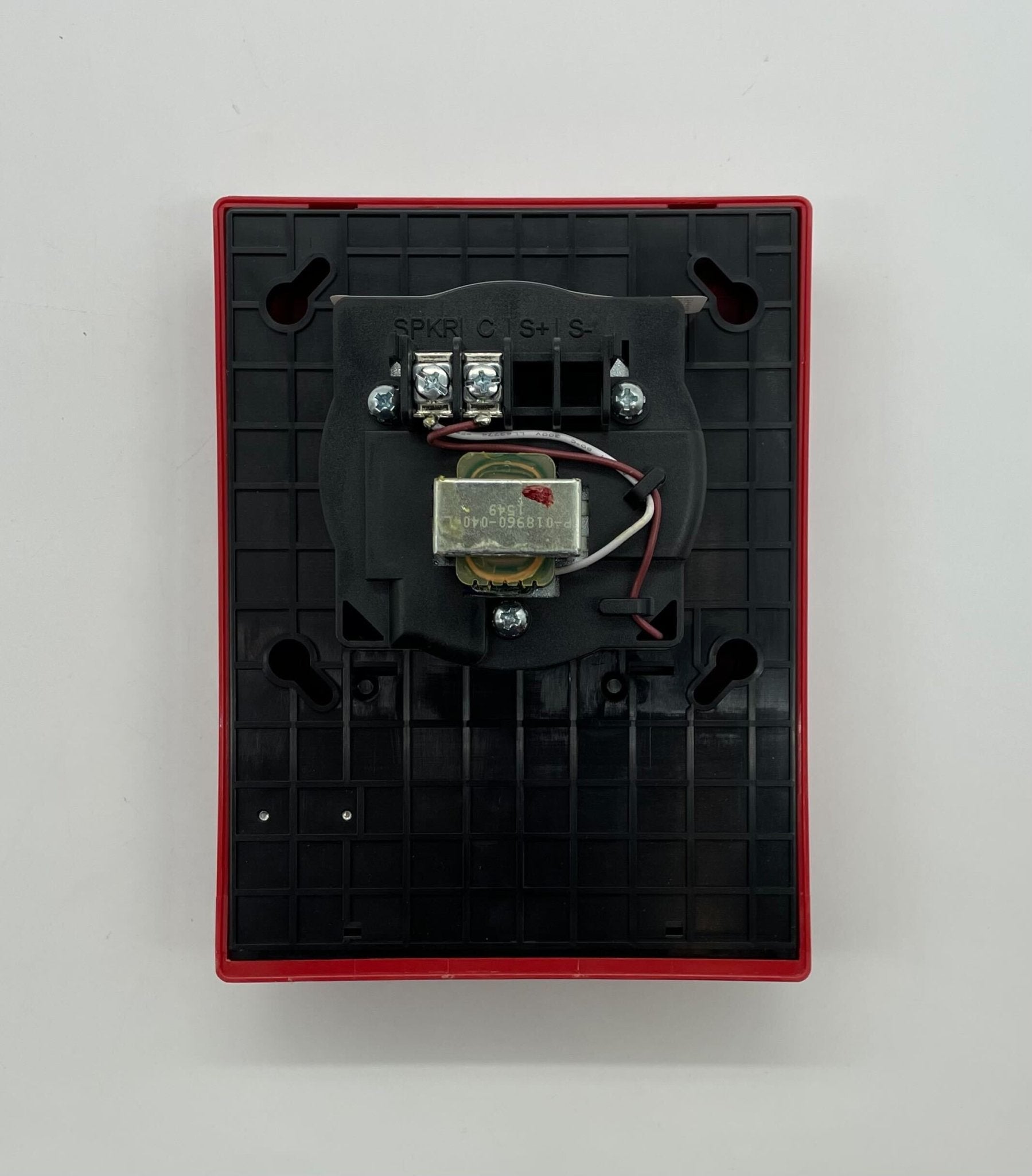 Edwards G4RF-S7 speaker with rugged outdoor enclosure, mounted on a pole, designed for sound reinforcement in outdoor settings