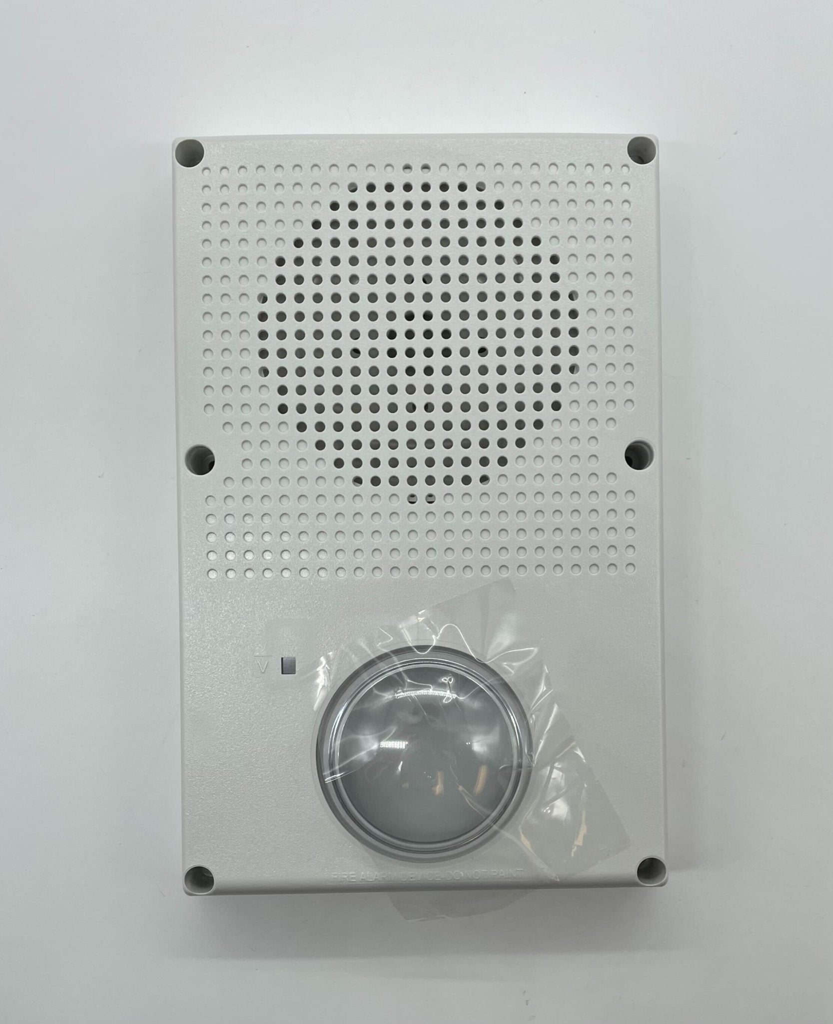 Edwards WG4WN-HVMHC strobe light with high visibility housing, designed for industrial safety and signaling applications.