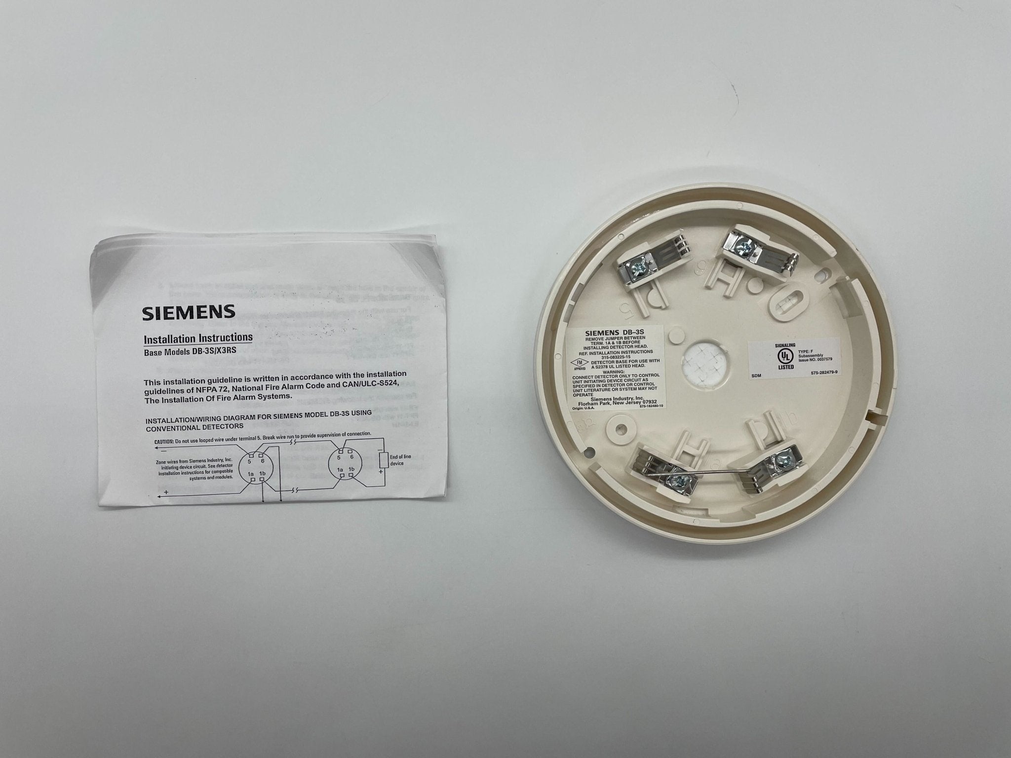 Siemens DB-3S base for electrical systems, shown in a close-up view with connection terminals and branding.