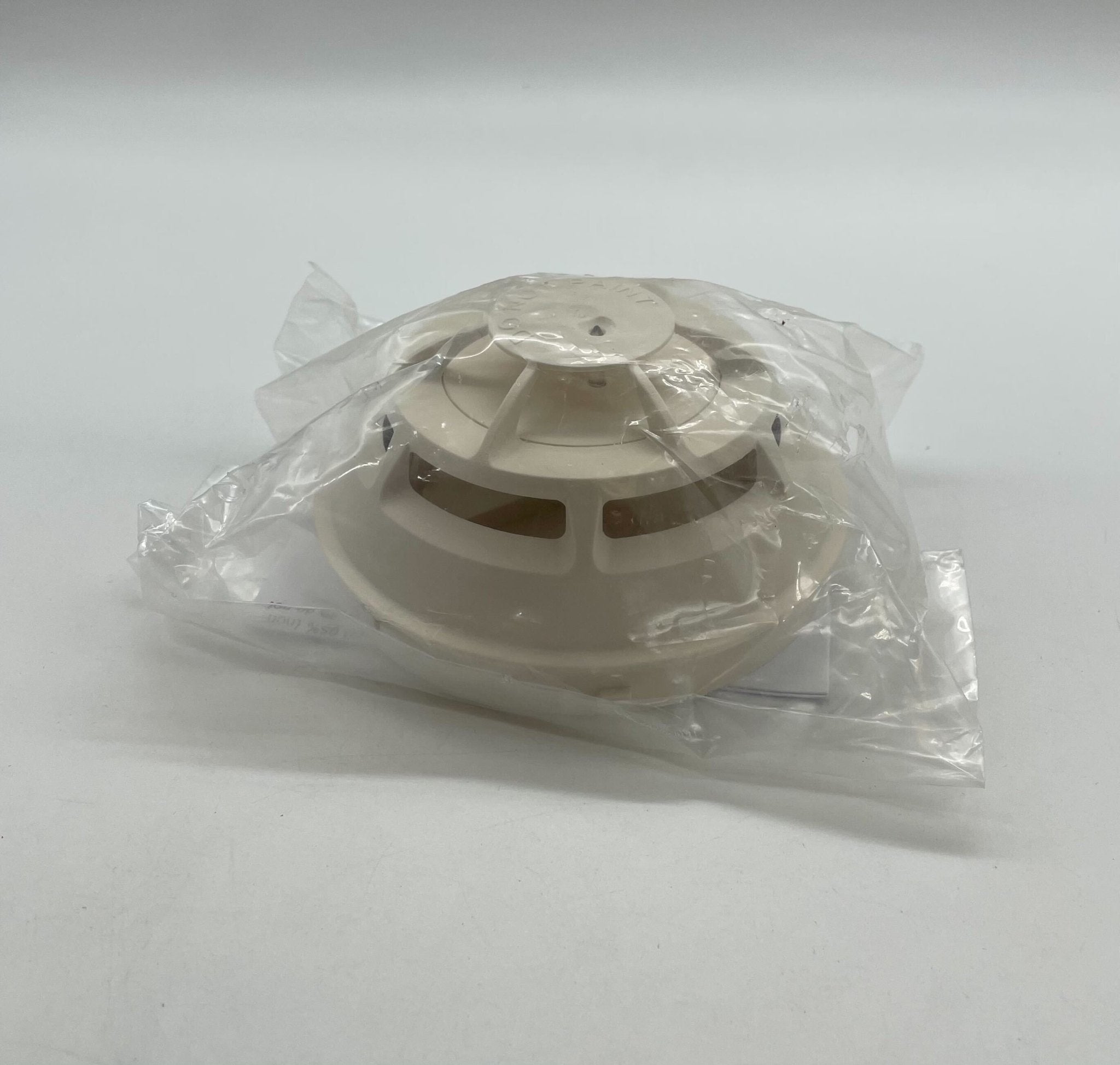 Siemens FDT421 heat detector with a white compact sensor unit and mounting bracket for fire safety systems