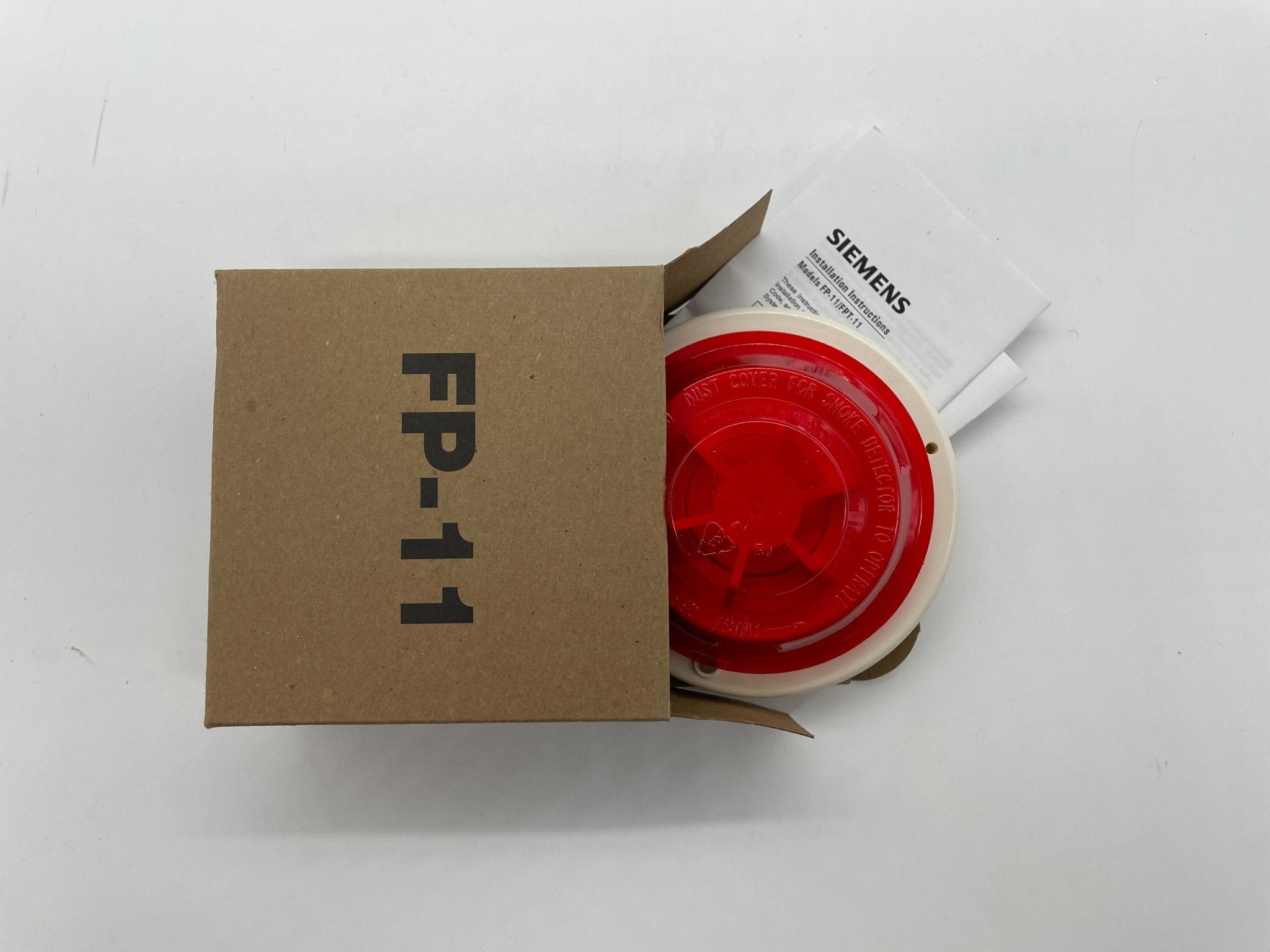 Siemens FP-11 heat detector mounted on ceiling, part of the Siemens fire safety system, designed to detect high temperatures.