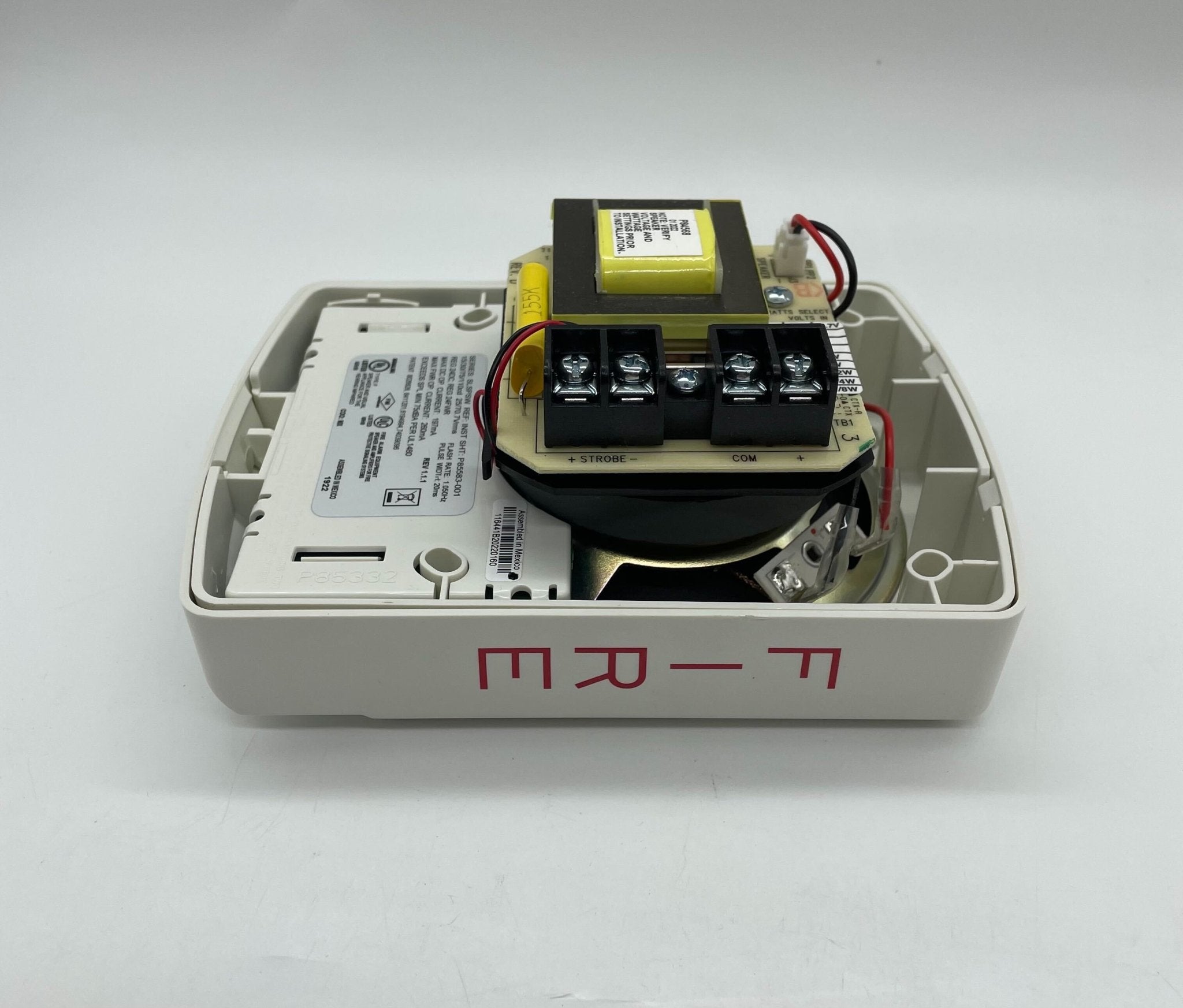 Siemens SLSPSWW-F speaker strobe with white housing, designed for emergency alert systems, mounted on a wall.