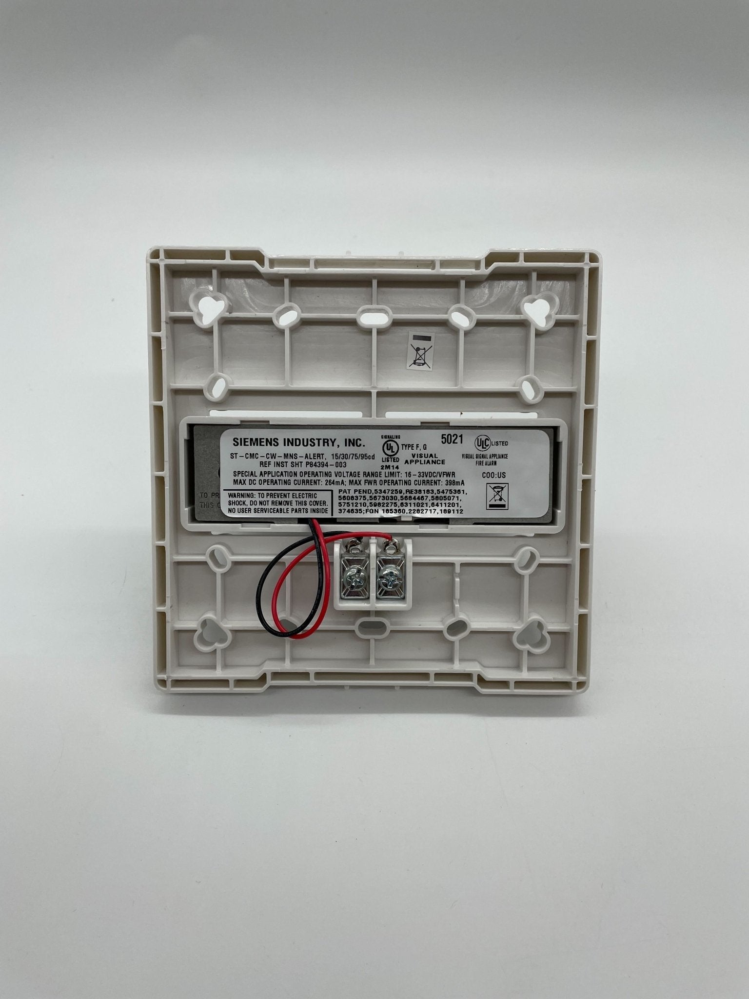 Siemens ST-CMC-CW-MNS-ALERT strobe light installed on a ceiling, alerting with bright flashing for safety and visibility.