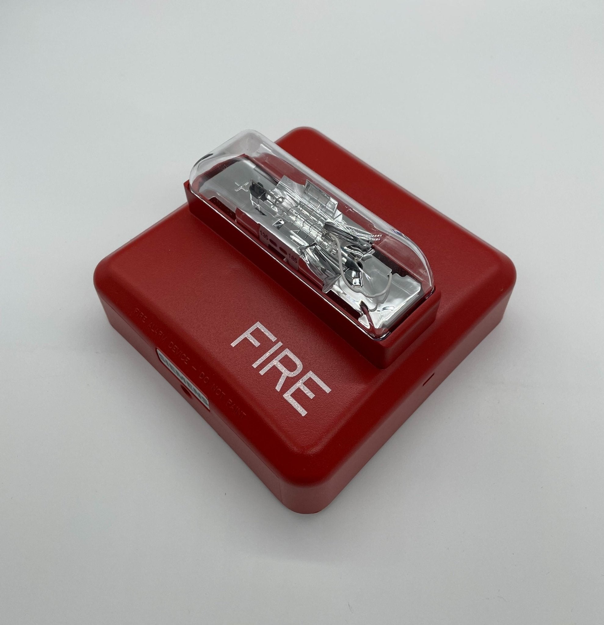 Siemens ZR-HMC-R strobe light with mounting bracket, designed for industrial signaling and safety applications.
