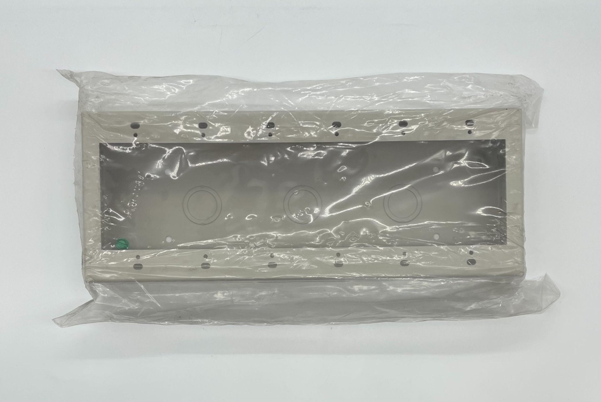 Simplex 2975-9217 fire alarm with digital display and sensor for emergency detection, mounted on a wall.