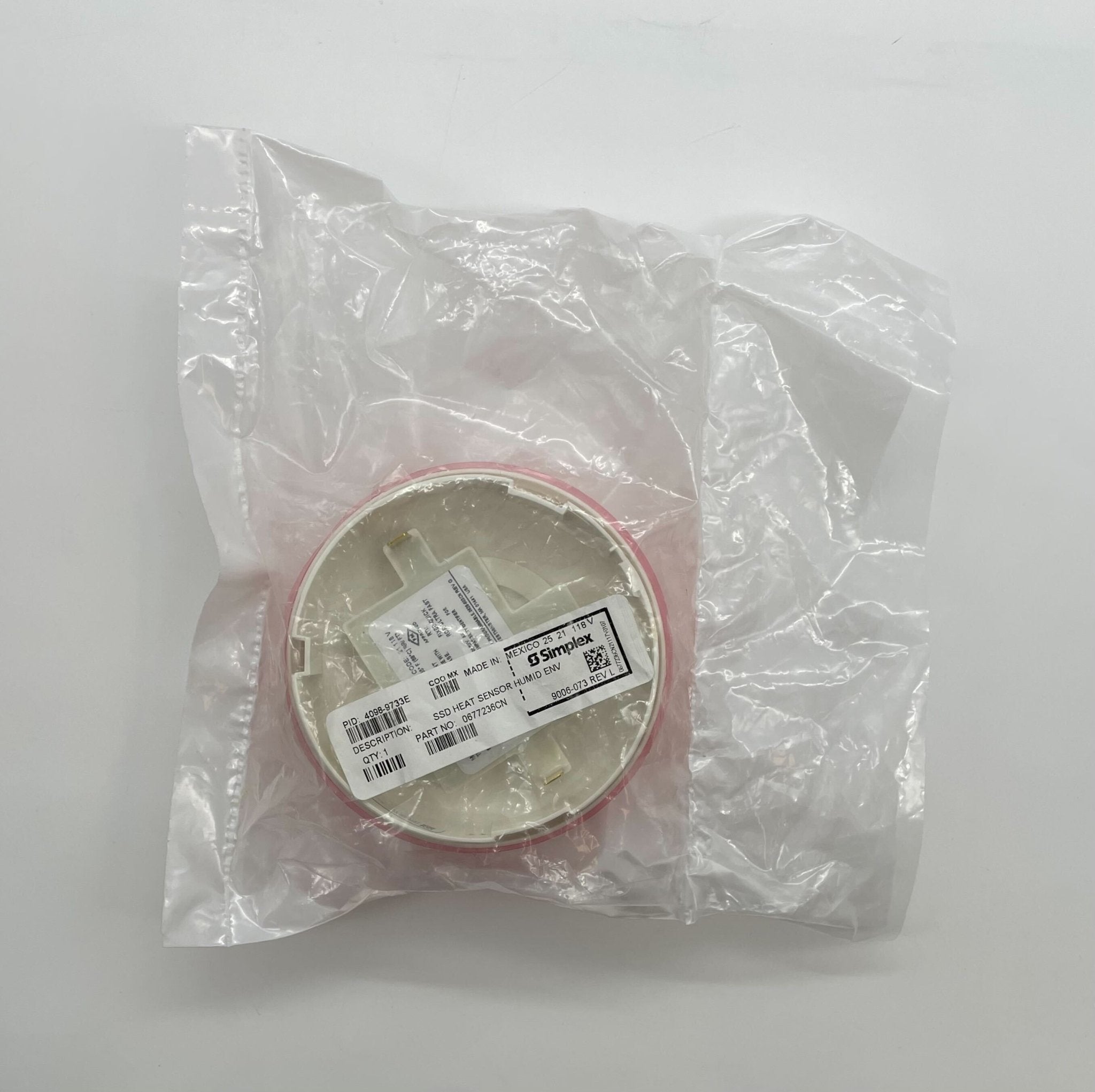 Simplex 4098-9733E heat detector with white casing, designed for fire safety and fire alarm systems.