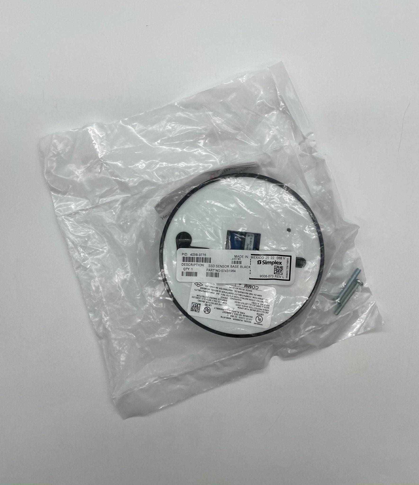 Simplex 4098-9776 smoke detector mounted on ceiling, featuring a circular white design for fire safety detection.