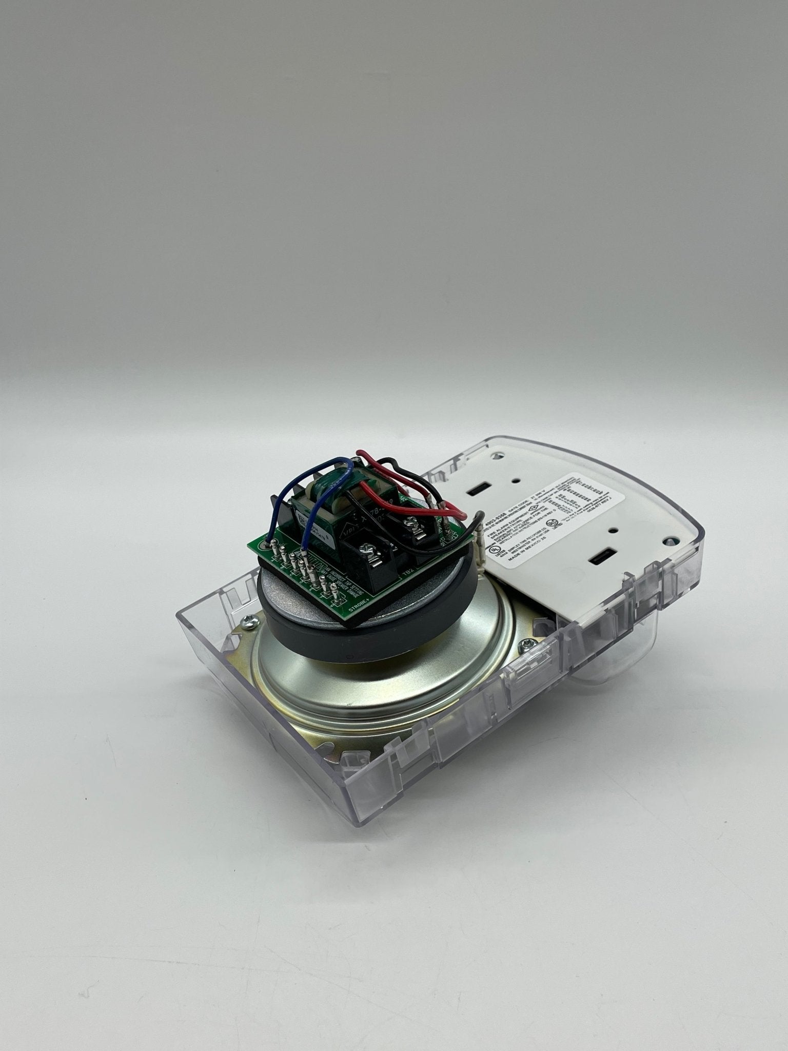 Simplex 4903-9358 speaker strobe light with clear lens and mounting bracket for fire alarm warning systems.