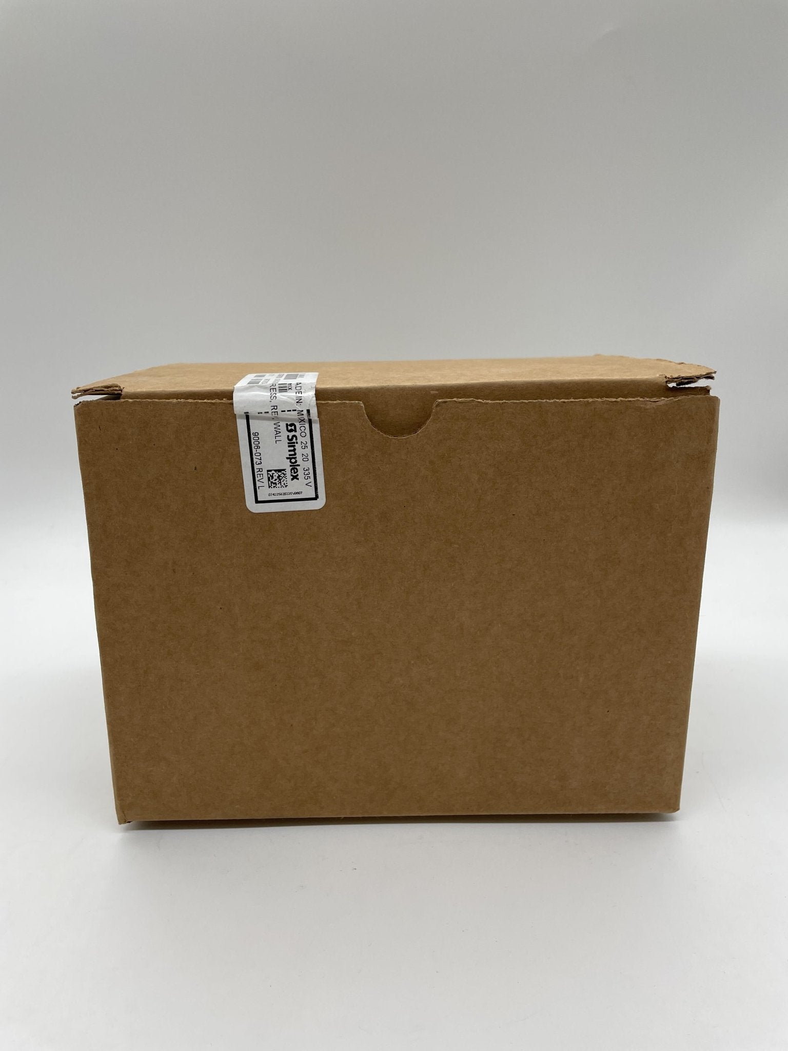 Simplex 4906-9151 speaker strobe light with clear lens and mounting bracket, designed for fire alarm notification systems.