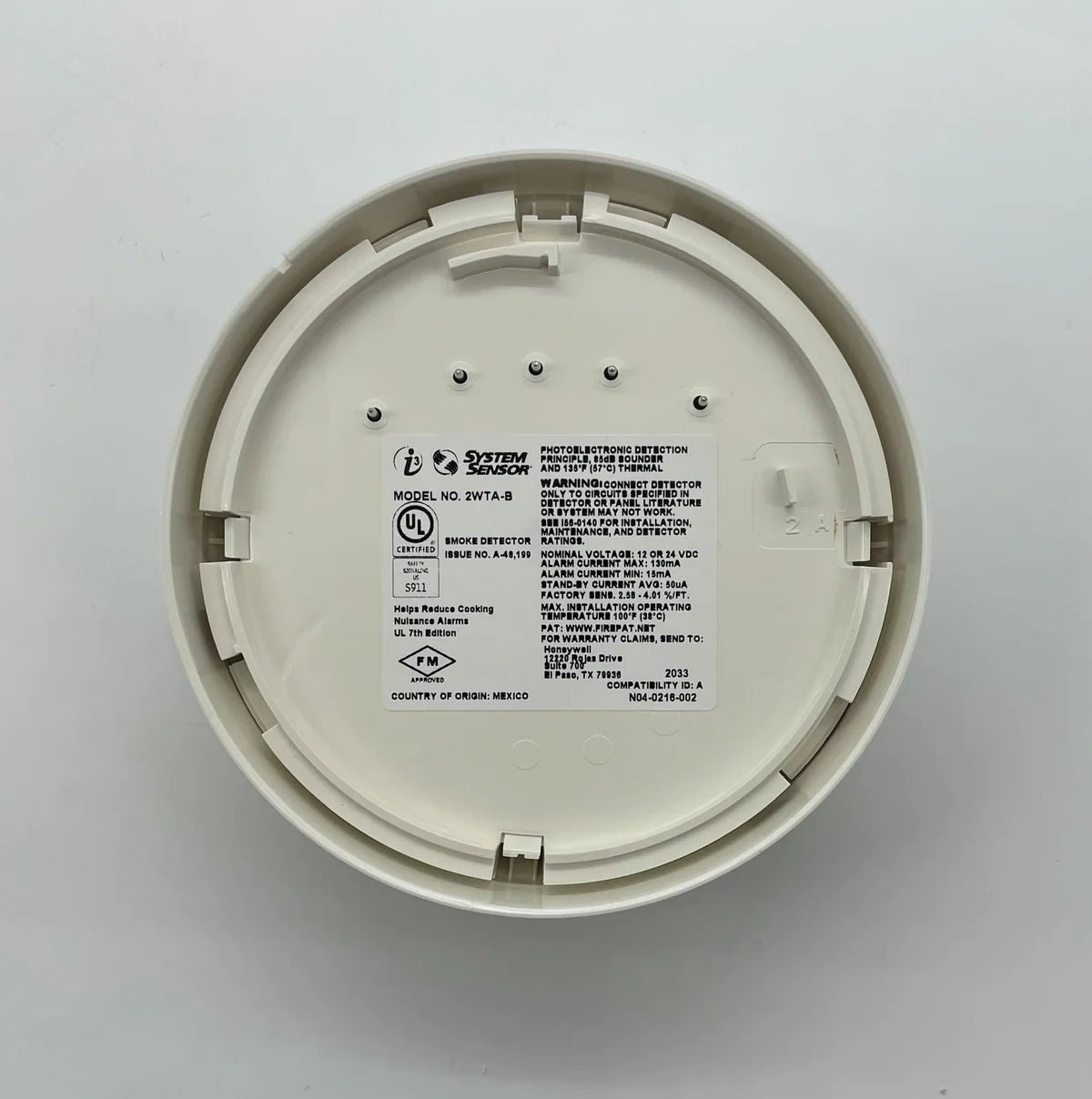 System Sensor 2WTA-B thermal smoke detector with alarm and mounting bracket, designed for fire safety applications.