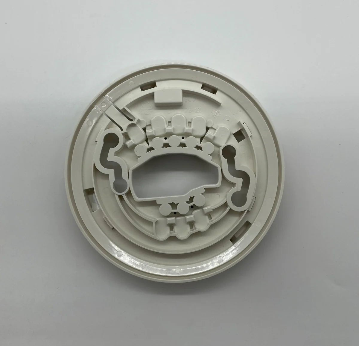System Sensor 2WTR-B smoke detector with dual-wavelength sensing technology for fire detection and safety.