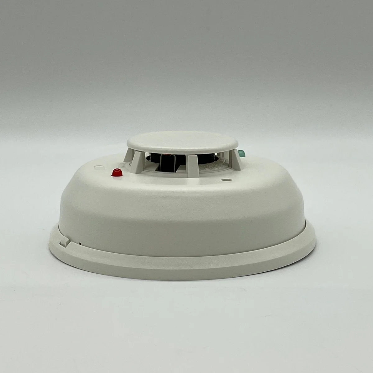 System Sensor 4WTAR-B wireless temperature and humidity sensor with mounting bracket and display screen.