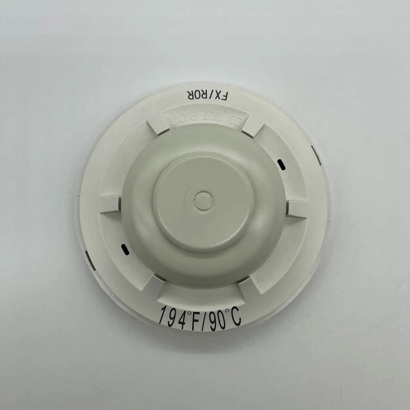System Sensor 5622 smoke detector with alarm and mounting base, designed for fire safety in commercial and residential buildings.