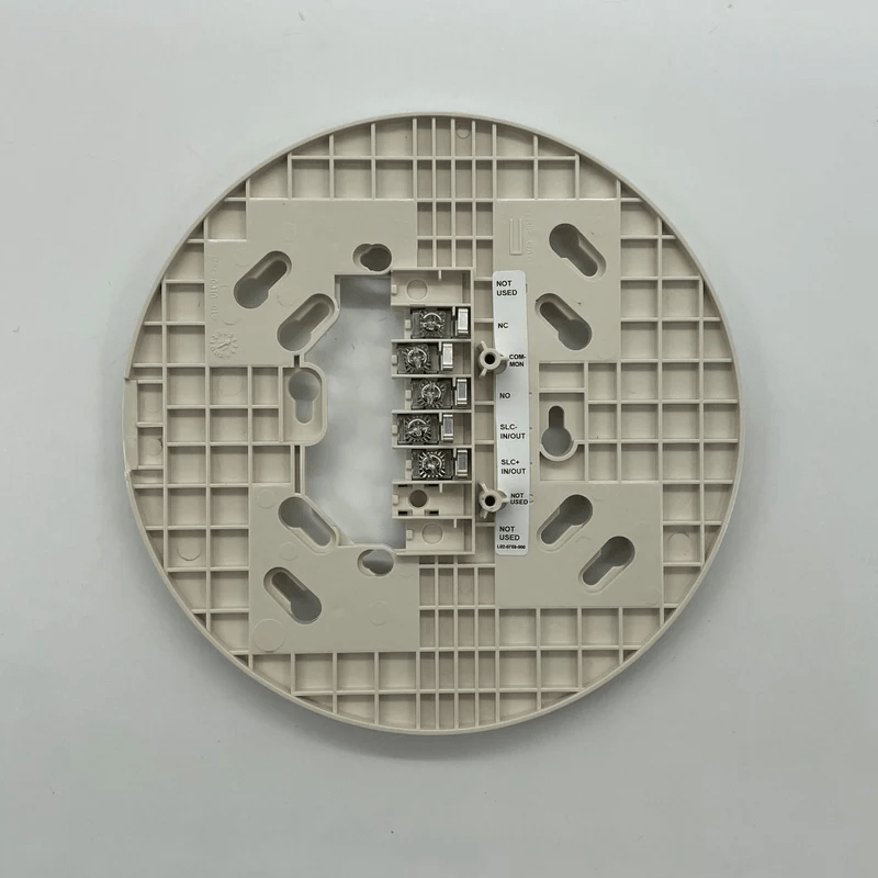 System Sensor B224RB-WH fire alarm base with white finish, designed for easy installation and reliable connection.