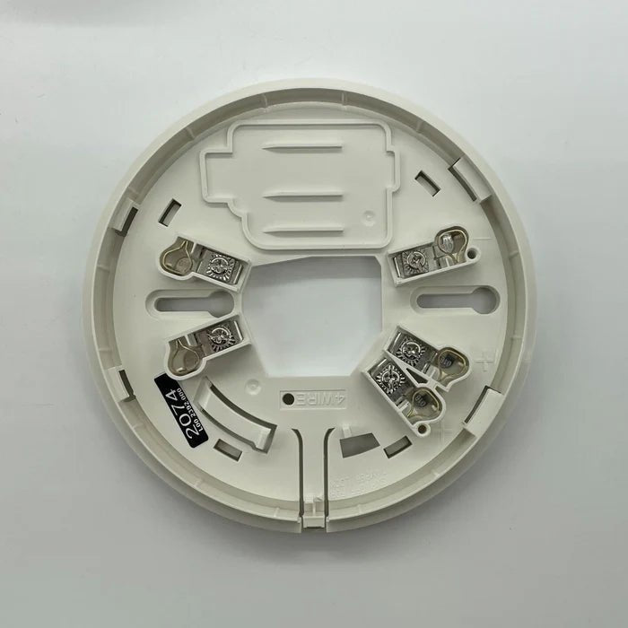System Sensor COSMO-4W wireless smoke detector with sleek design and mounting bracket, ideal for commercial fire safety.