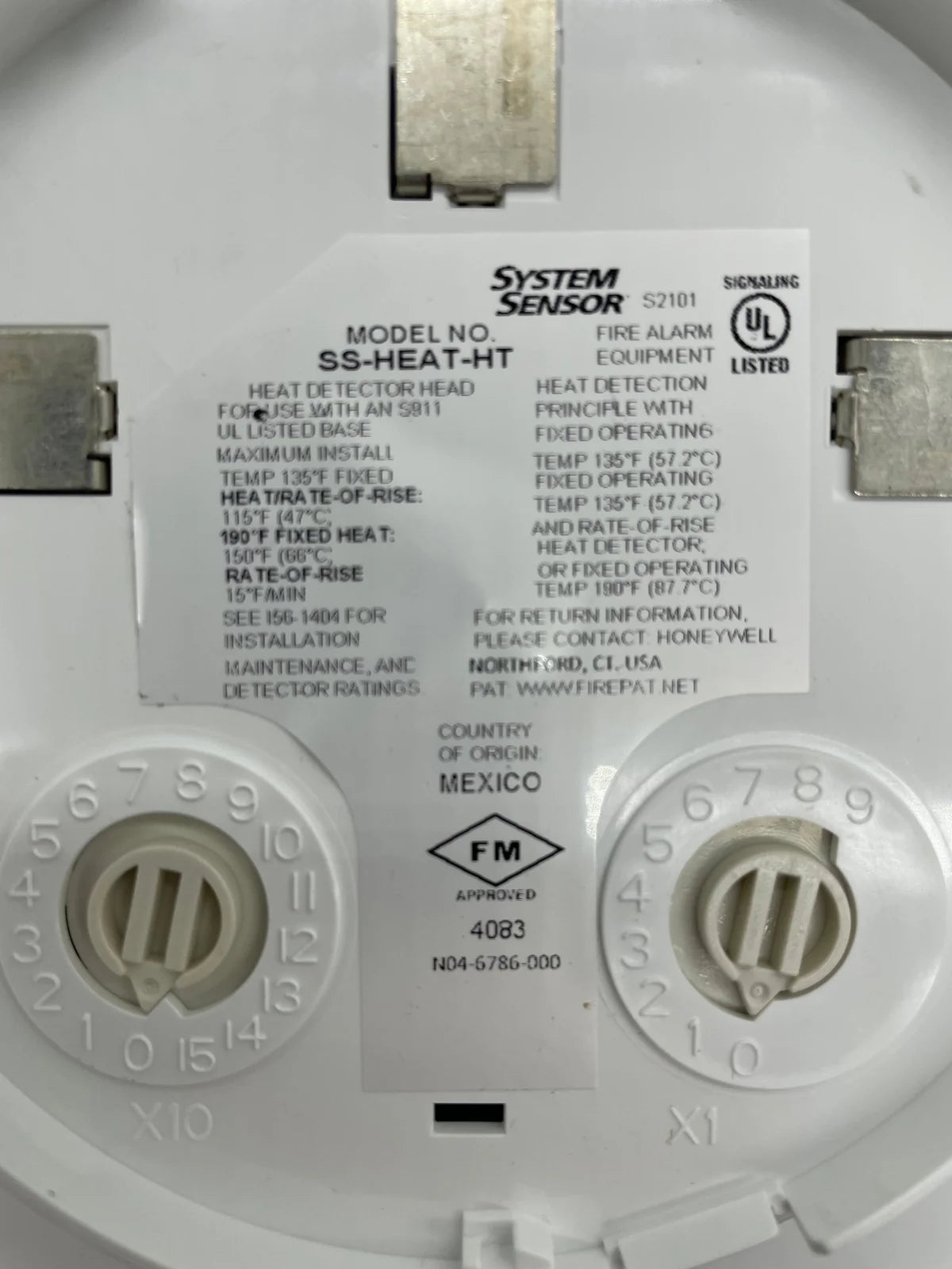 System Sensor SS-HEAT-HT heat detector with wiring and mounting bracket, designed for fire alarm systems.