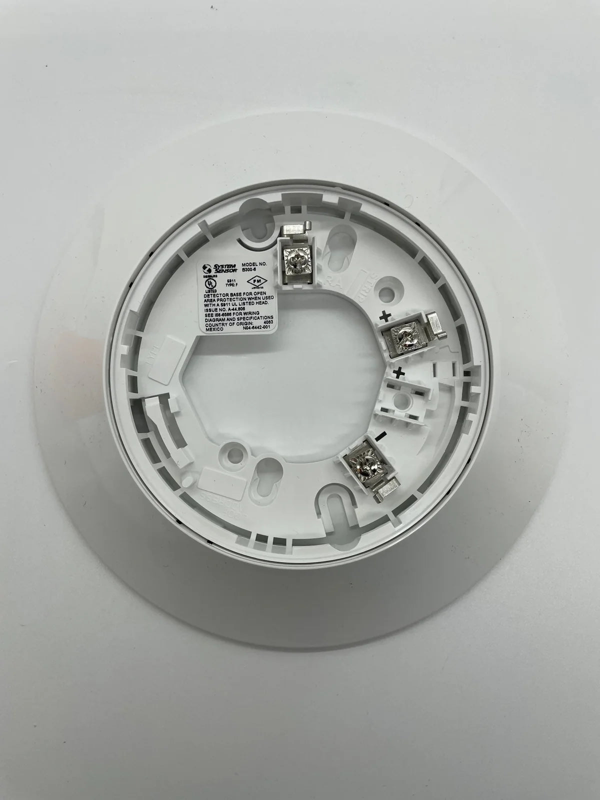 System Sensor SS-HEAT-HT heat detector with alarm and mounting base, designed for fire safety applications.