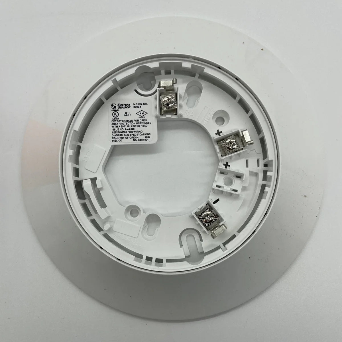 System Sensor SS-HEAT heating sensor with digital display and mounting bracket, designed for HVAC temperature monitoring.