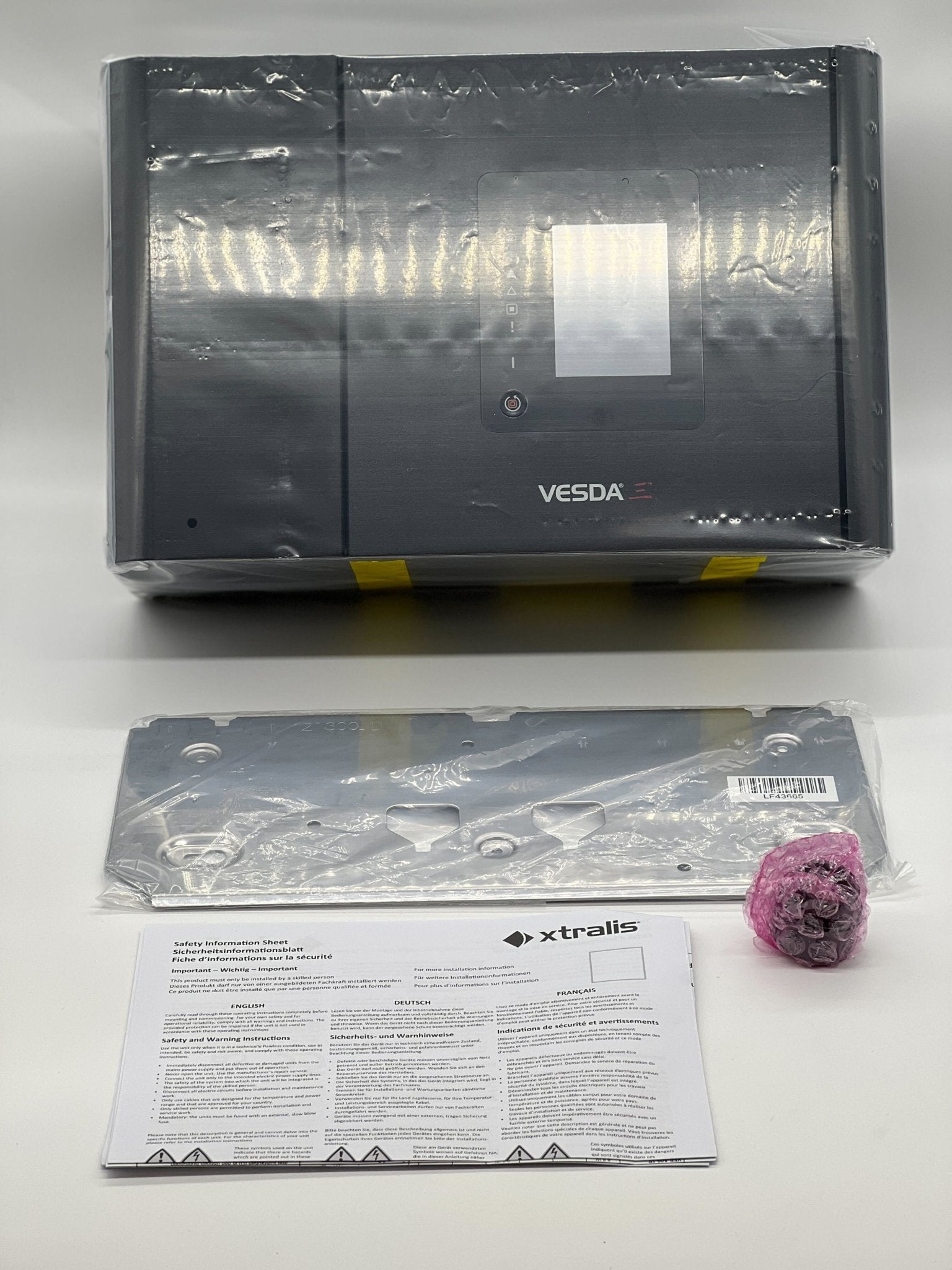 VESDA VEP-A10-P aspirating smoke detector with 3.5-inch display, 4 pipes, plastic enclosure, VESDA brand.