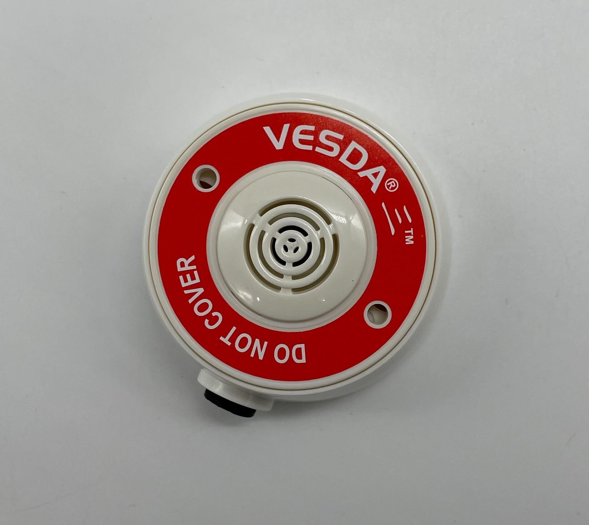 Vesda VSP-982-W22 fire alarm from VESDA with detection sensors and control panel, installed on a wall.
