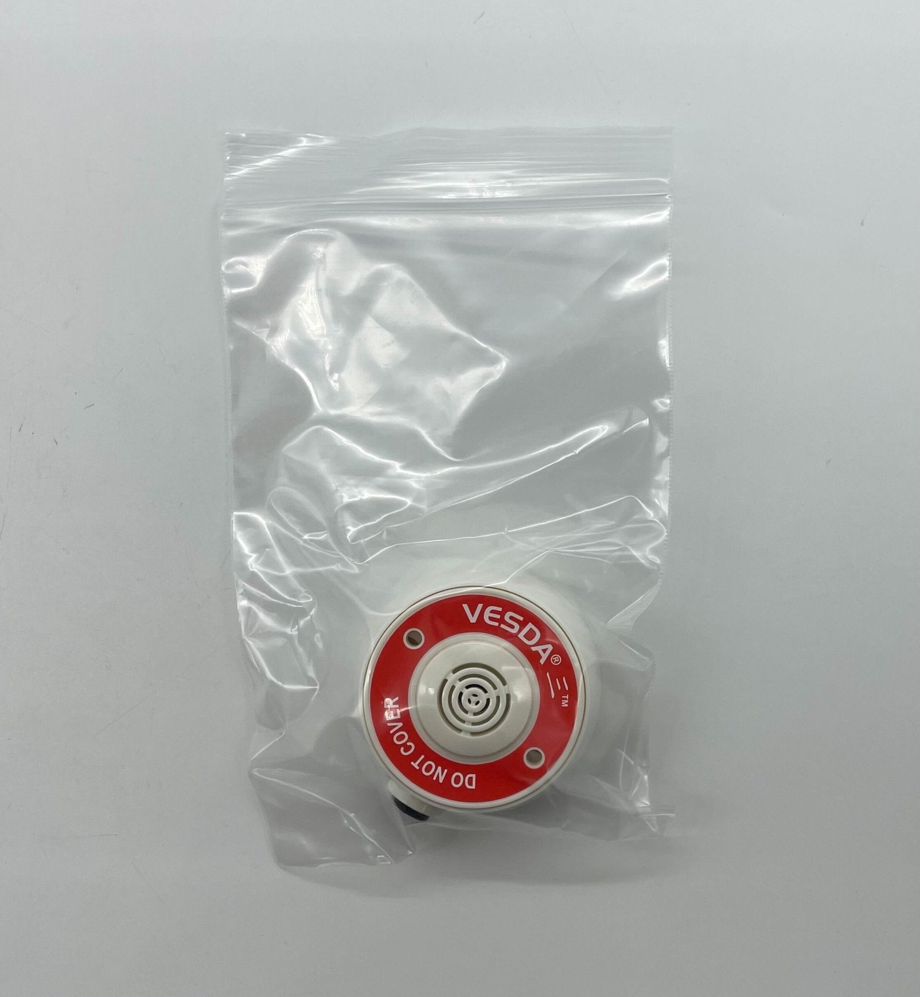Vesda VSP-982-W22 fire alarm sensor with alarm indicator and wiring, designed for early smoke detection in safety systems