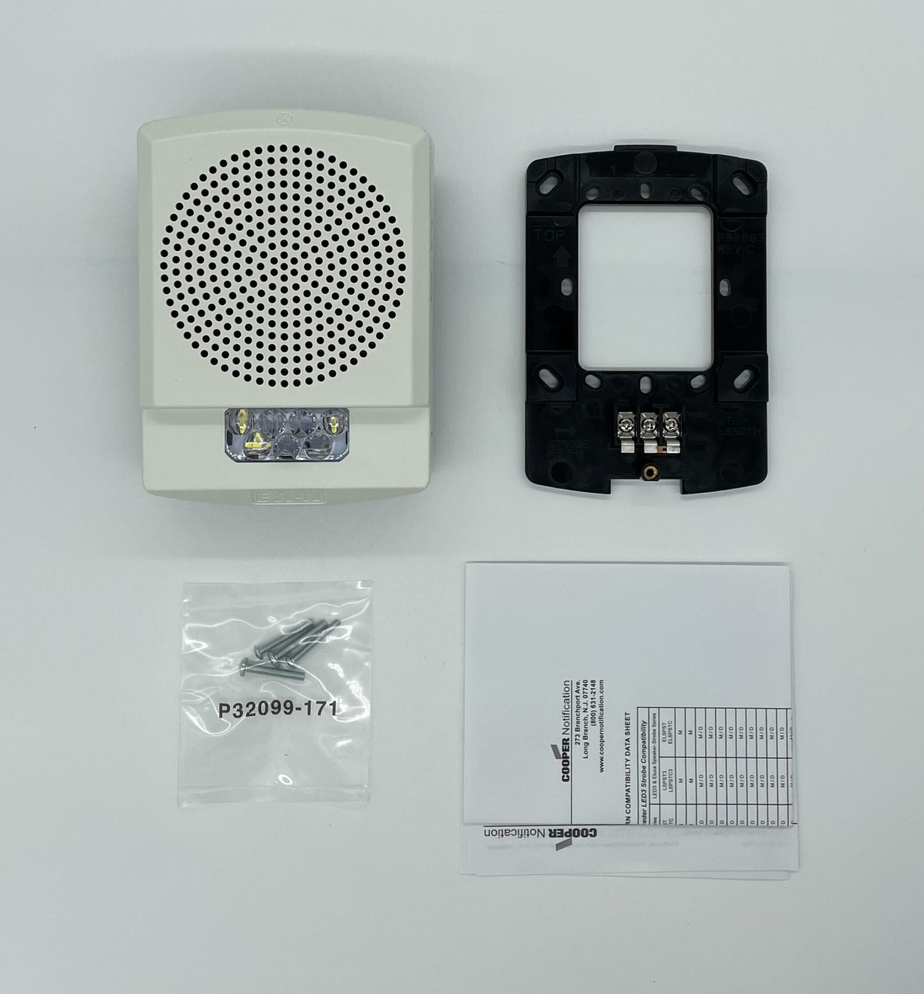 Eaton Wheelock ELFHSW-CO strobe light with clear lens and mounting bracket, designed for emergency signaling.