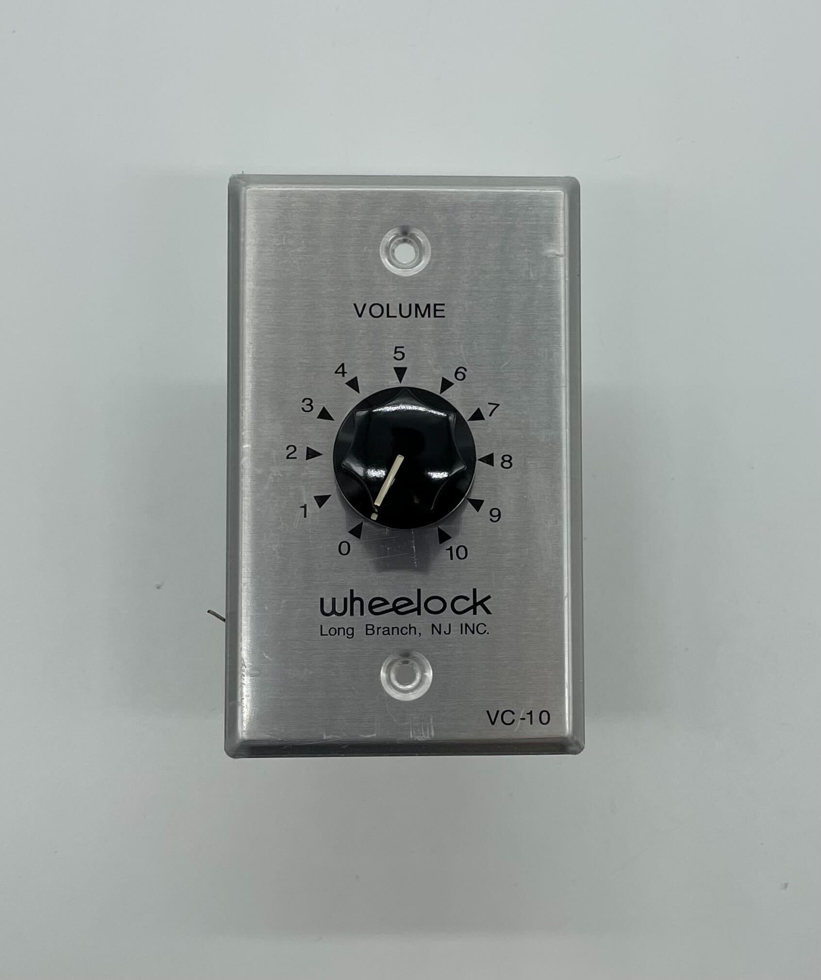 Eaton Wheelock VC-10 fire alarm horn/strobe device mounted on wall, part of Eaton Wheelock fire alarm system.