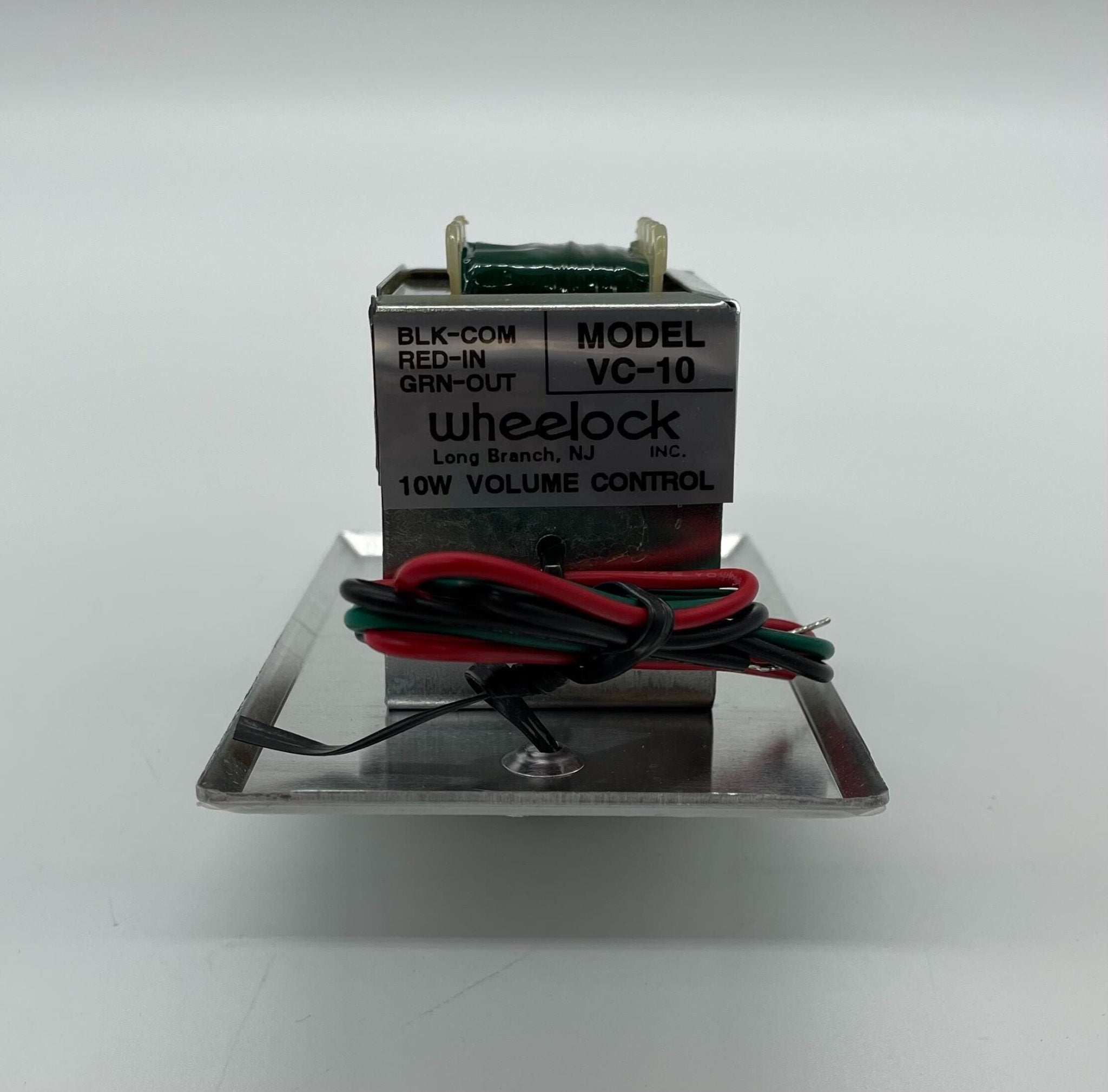 Eaton Wheelock VC-10 fire alarm horn with strobe light, designed for commercial fire safety systems.