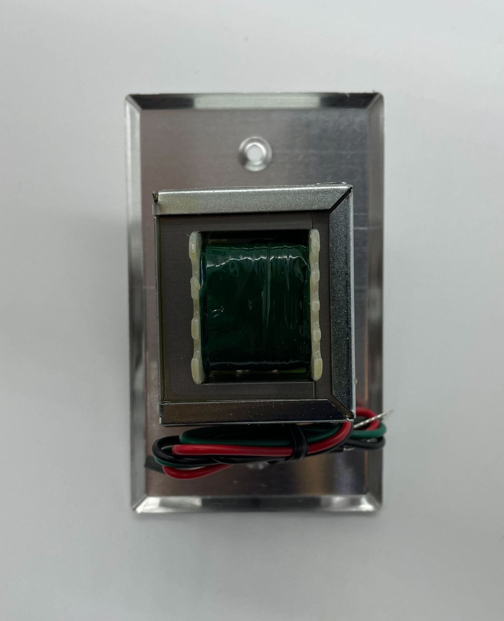 Eaton Wheelock VC-10 fire alarm horn and strobe light for fire safety and alert systems.