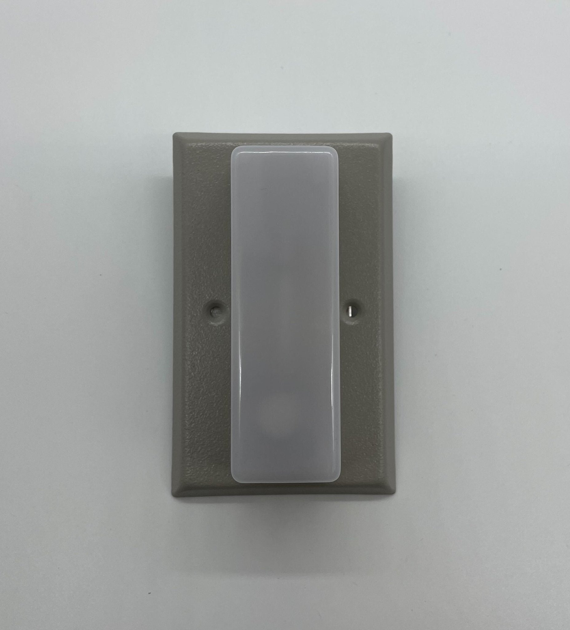 Eaton Wheelock WH1T-115-NS strobe light with clear lens and mounting bracket, used for emergency warning systems.