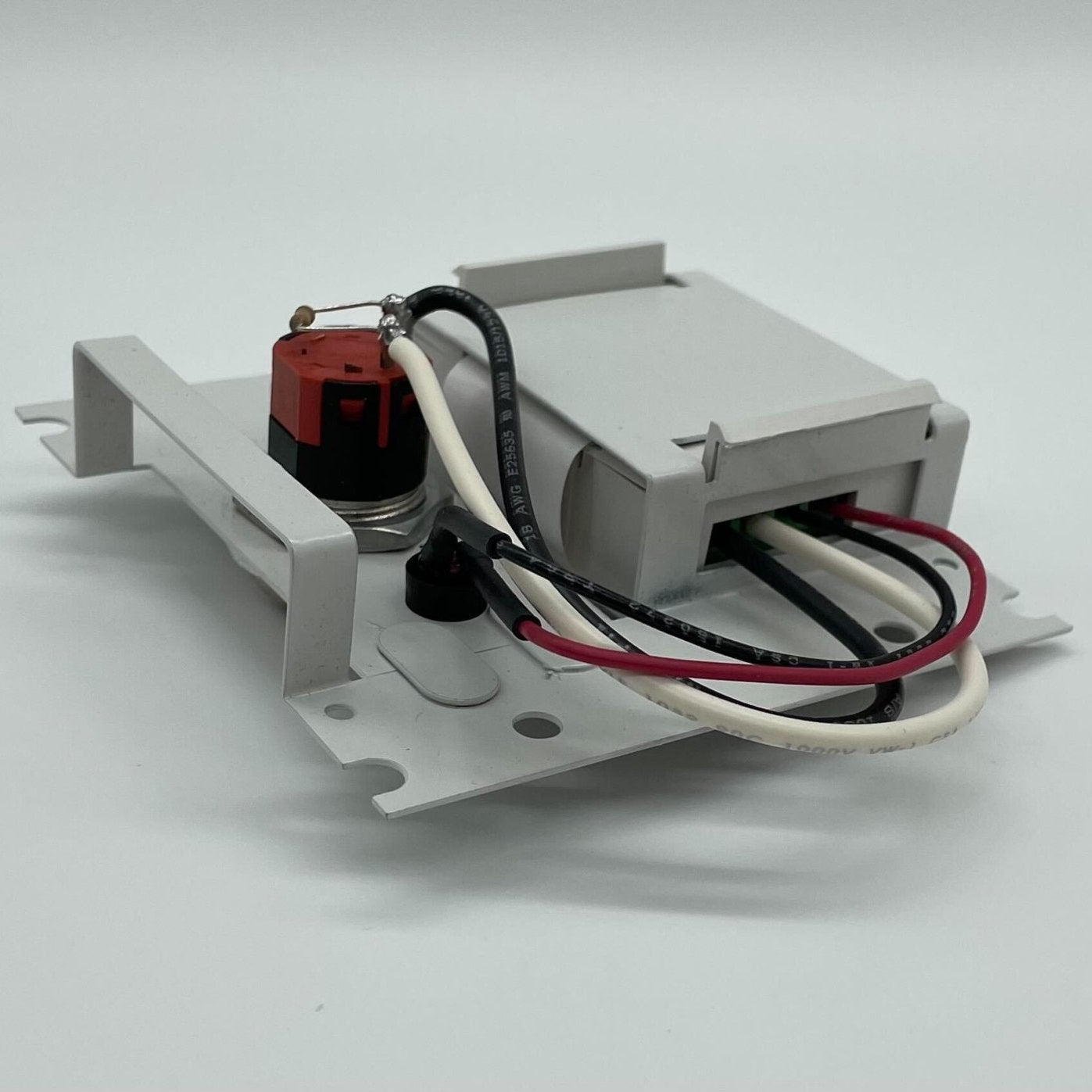 Edwards SIGA-DTS duct detector installed in HVAC system, designed for air duct smoke detection and fire safety.